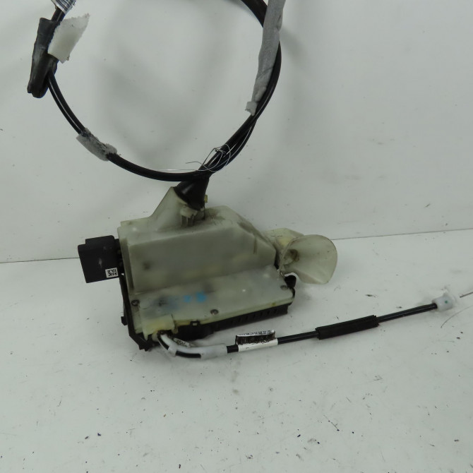 Serrure porte avg occasion  Peugeot 208 I (CA_, CC_) 1.2 vti 82 (2012)   9812500480  3