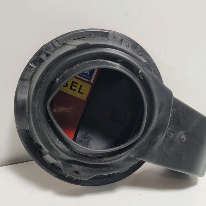 Volet de trappe carburant occasion  Peugeot 207/207+ (WA_, WC_) 1.6 hdi (2006-2013) 5 portes   1517F5  3