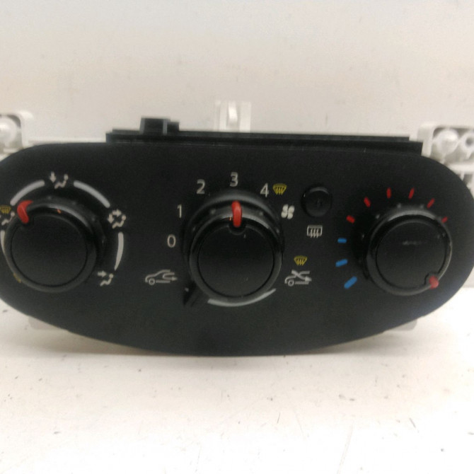 Commande de chauffage occasion  Renault TWINGO III (BCM_, BCA_) 1.0 sce 70 (bcmb) (2015) 5 portes   275102284R  1