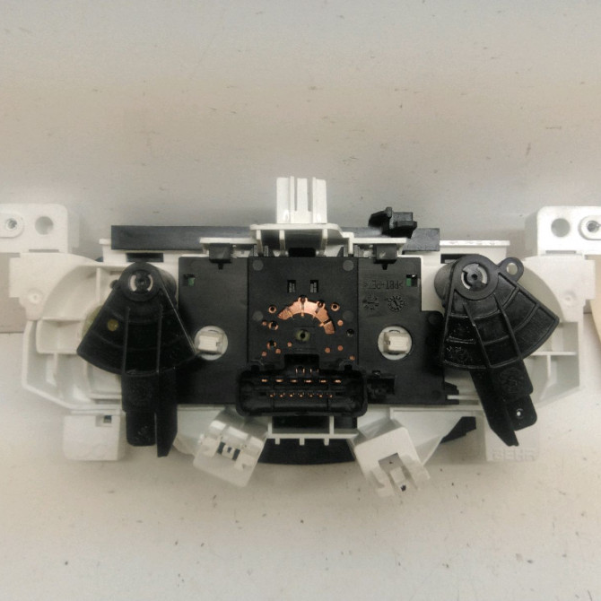 Commande de chauffage occasion  Renault TWINGO III (BCM_, BCA_) 1.0 sce 70 (bcmb) (2015) 5 portes   275102284R  3