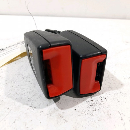 Ancrage ceinture arrière droit occasion  Volkswagen vw SCIROCCO III (137, 138) 2.0 r (2009-2017)   8J8857739H 