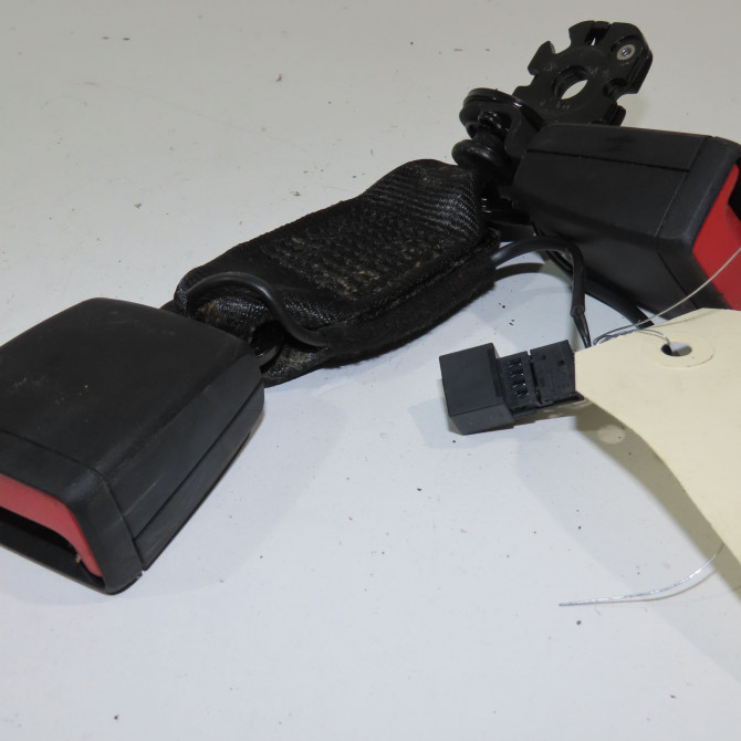 Ancrage ceinture arrière gauche occasion  Audi A4 B9 (8W2, 8WC) 35 tfsi mild hybrid (2018)   8W0857739DMNB  2