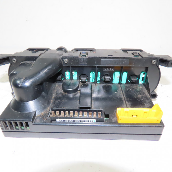 Commande de chauffage occasion  Opel VECTRA B (J96) 2.0 dti 16v (f19) (1997-2002)   9138223  3