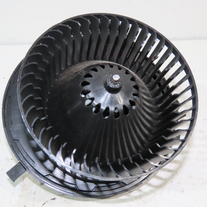 Moteur ventilateur chauffage occasion  Man TGE Camionnette 2.0 tdi (01v, 03v, 36v, uyb, uyc, uyd) (2017)   5WB819021  1
