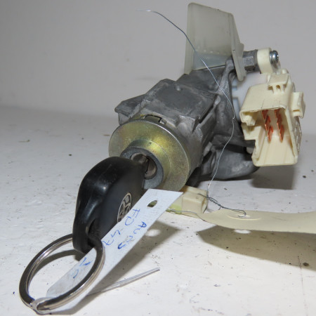 Antivol de direction occasion  Toyota AURIS (_E15_) 1.4 d-4d (nde150_) (2007-2012) 3 portes   6905702270 