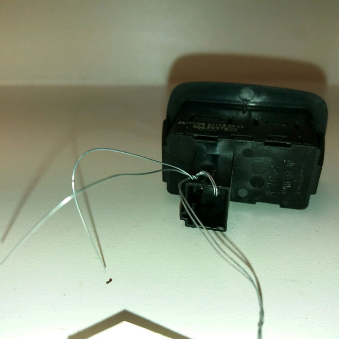 Commande leve-glace porte arrière droite occasion  Citroën C4 GRAND PICASSO I (UA_) 2.0 hdi 138 (2006-2013)   6554YJ  2