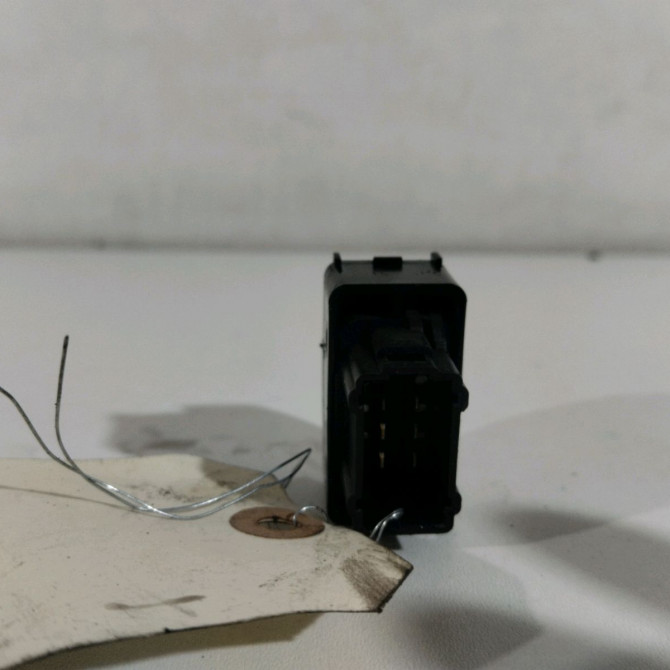 Commande lève-glace porte avant droite occasion  Peugeot PARTNER Camionnette/Monospace 1.6 hdi 16v (2008)   6490HQ  2