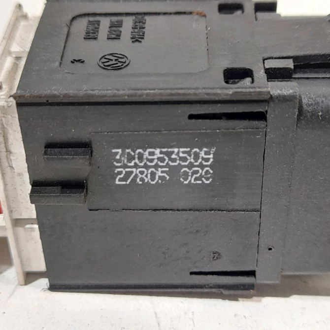 Bouton de warning occasion  Volkswagen vw PASSAT B6 (3C2) 1.9 tdi (2005-2010) 4 portes   3C0953509  2