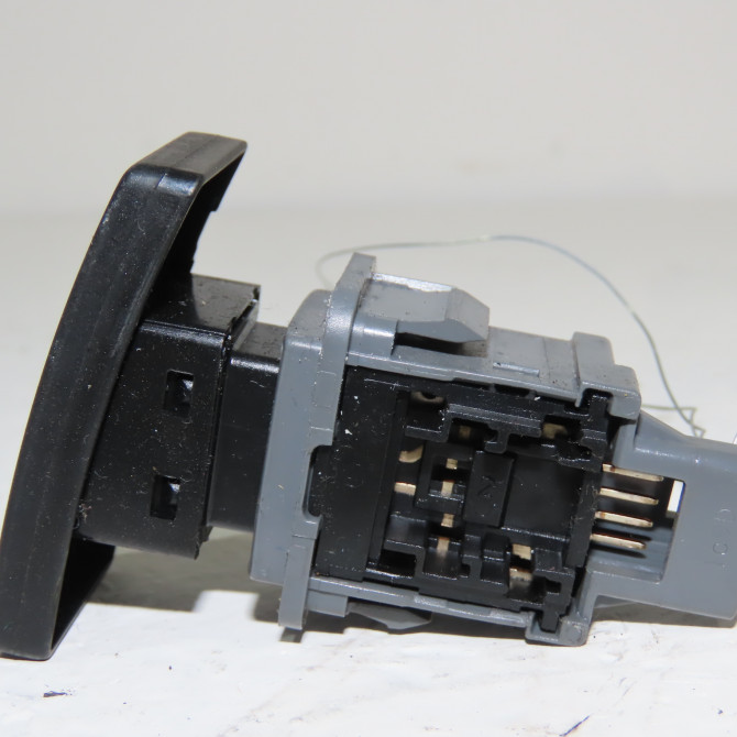 Bouton de warning occasion  Toyota AVENSIS Break (_T27_) 2.2 d-4d (adt271_) (2008-2018)   8433205060  2