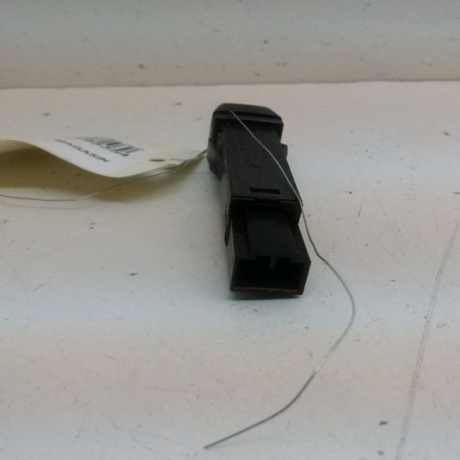 Bouton de warning occasion  Volvo C30 (533) D2 (2010-2012)   9123684  2