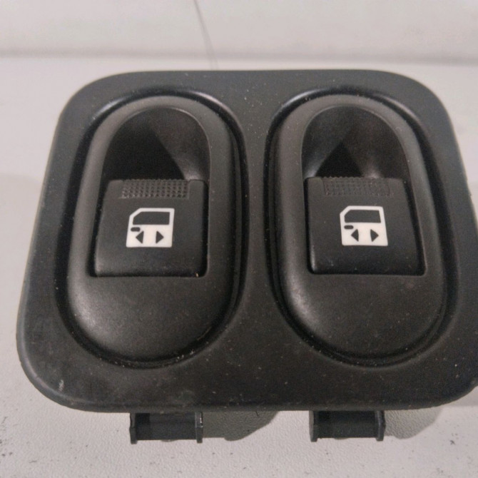 Commande lève-glace porte avant gauche occasion  Peugeot 1007 (KM_) 1.4 hdi (2005)   6554L7  1