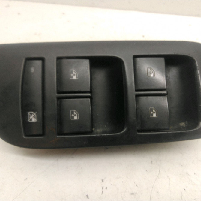 Commande lève-glace porte avant gauche occasion  Opel ZAFIRA TOURER C (P12) 1.6 cdti (75) (2013)   13305011  1