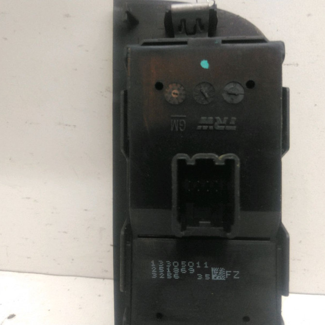 Commande lève-glace porte avant gauche occasion  Opel ZAFIRA TOURER C (P12) 1.6 cdti (75) (2013)   13305011  4