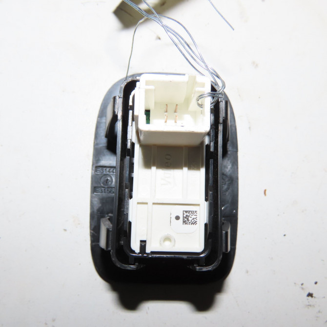 Commande leve-glace porte arrière droite occasion  Peugeot 2008 I (CU_) 1.2 puretech 82 (2018-2019)   98242552ZD  2