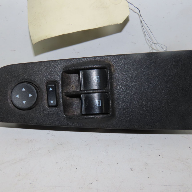 Commande lève-glace porte avant gauche occasion  Fiat GRANDE PUNTO (199_) 1.3 d multijet (2008)   735428719  1