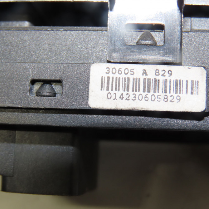 Commande lève-glace porte avant gauche occasion  Fiat GRANDE PUNTO (199_) 1.3 d multijet (2008)   735428719  2