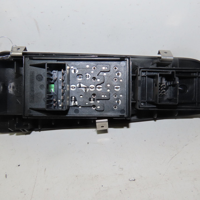 Commande lève-glace porte avant gauche occasion  Fiat GRANDE PUNTO (199_) 1.3 d multijet (2008)   735428719  3