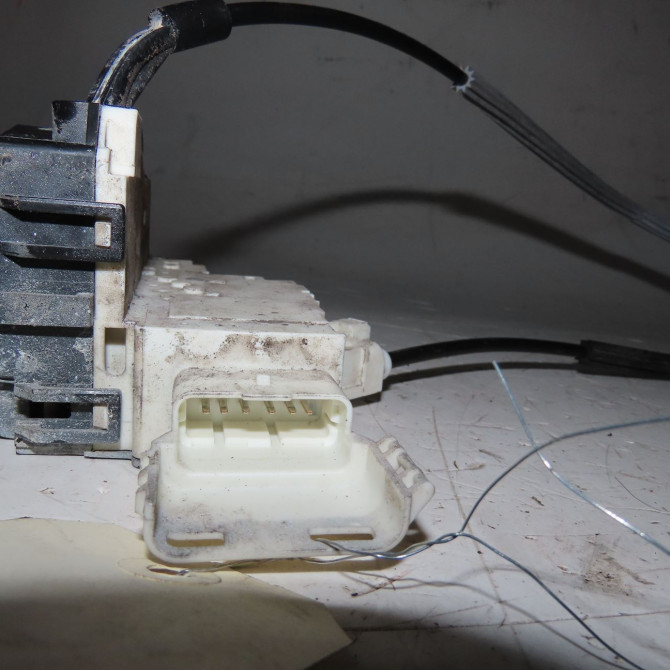 Serrure porte avd occasion  Peugeot 1007 (KM_) 1.4 hdi (2005)   9136AP  2