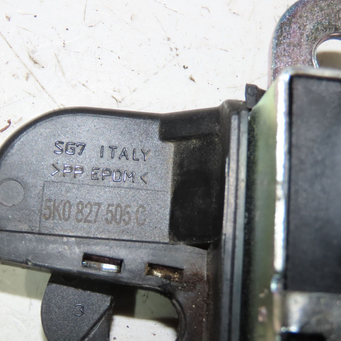 Serrure hayon occasion  Volkswagen vw GOLF VI (5K1) 1.6 tdi (2009-2012) 5 portes   5K0827505C9B9  2