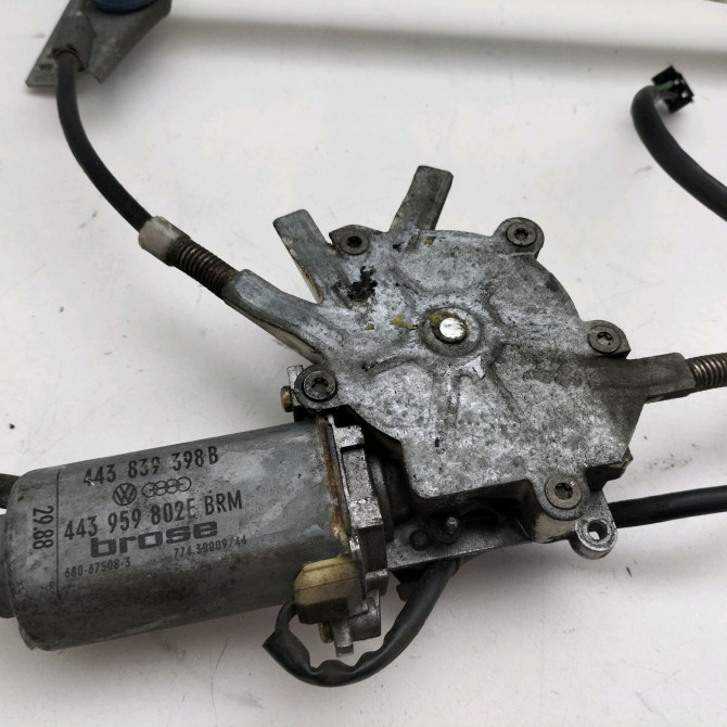 Mecanisme+moteur leve-glace ard occasion  Audi 100 C3 A trois volumes (443, 444) 1.8 (1983-1989)   443839398D  2