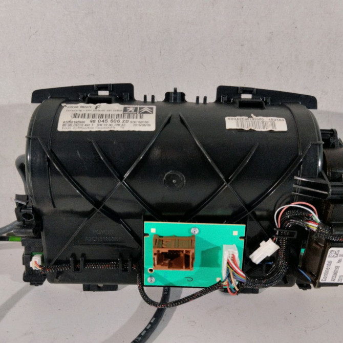 Afficheur digital occasion  Peugeot 5008 (0U_, 0E_) 1.6 bluehdi 120 (2014-2017) 5 portes   98045606ZD  3