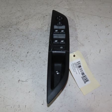 Commande lève-glace porte avant gauche occasion  Peugeot 208 II (UB_, UP_, UW_, UJ_) 1.2 puretech 100 (2019) 5 portes   98421760ZD 