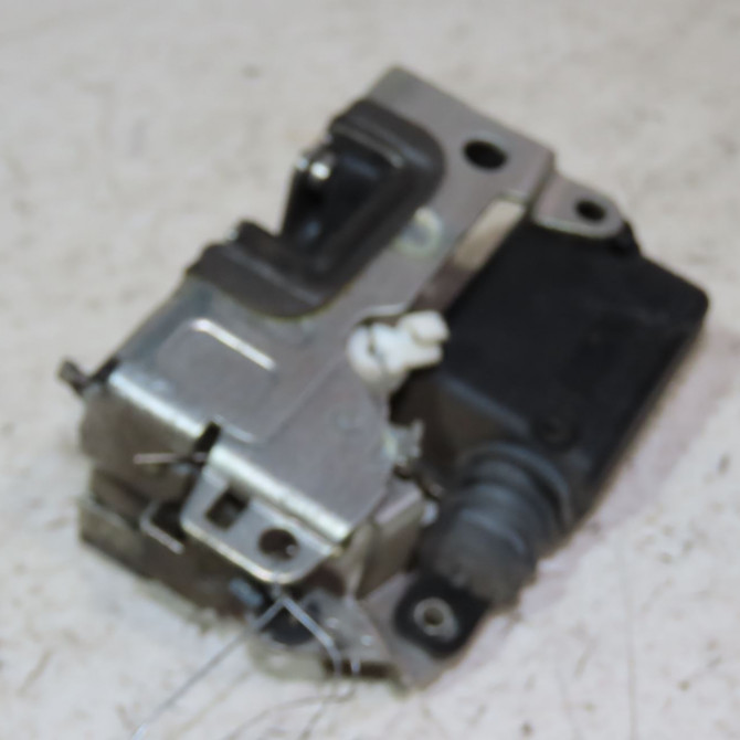 Serrure porte ard occasion  Dacia SANDERO 1.5 dci (2010) 5 portes   8200735246  1