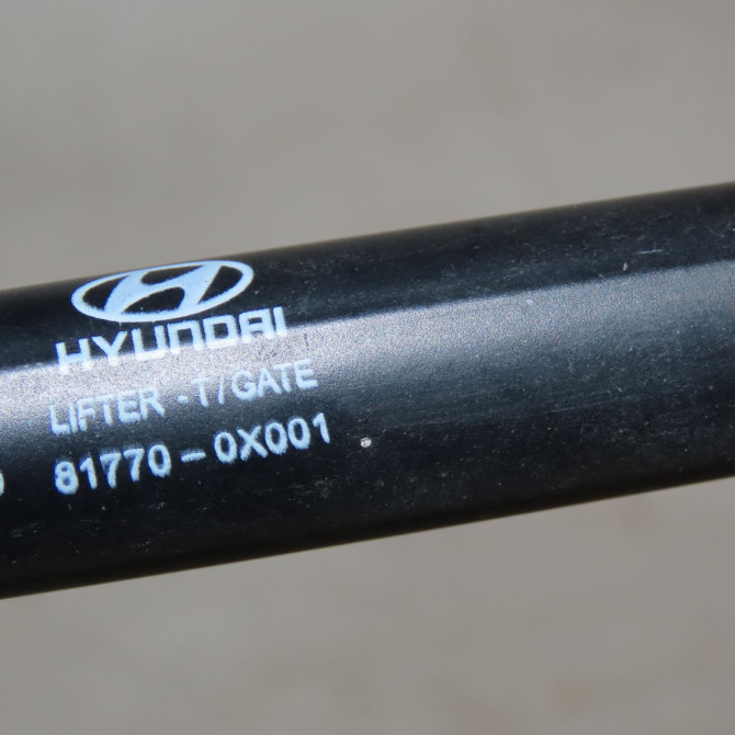 Verin gauche hayon occasion  Hyundai I10 I (PA) 1.2 (2011-2013)   817700X001  2