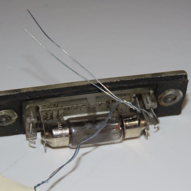 Eclaireur plaque de police d occasion  Volkswagen vw POLO (6N2) 1.4 (1999-2001) 5 portes   1J6943021B  2