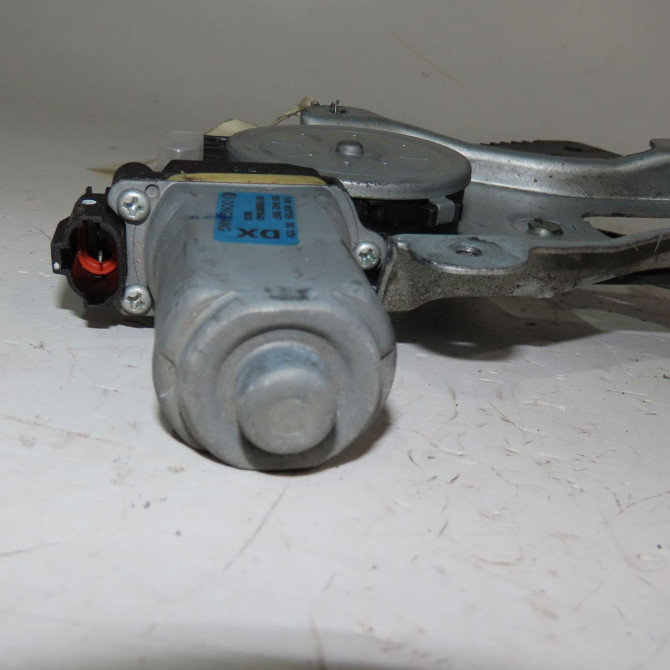 Mecanisme+moteur leve-glace avg occasion  Chevrolet AVEO / KALOS 3/5 portes (T250, T255) 1.2 lpg (2008-2011)   95987109  2