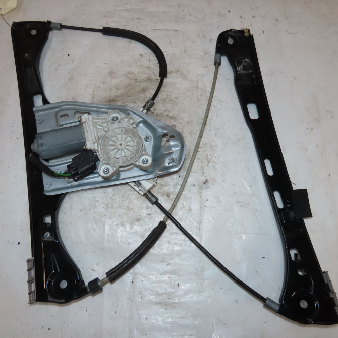 Mecanisme+moteur leve-glace avg occasion  Mercedes-benz CLASSE C (W203) C 200 cdi (203.004) (2000-2003) 4 portes   2037201546  3