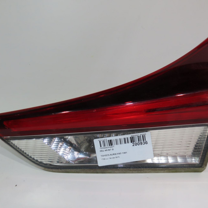 Feu arrière intérieur droit occasion  Toyota AURIS (_E18_) 1.8 hybrid (zwe186_) (2012-2018)   8158102830  1