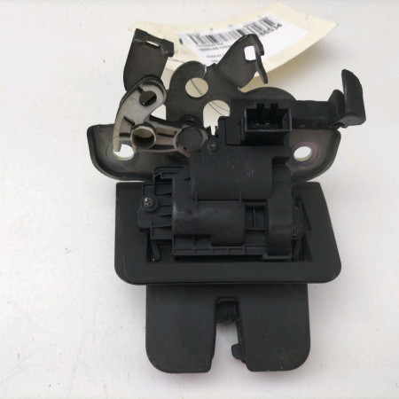 Serrure hayon occasion  Audi A3 Sportback (8VA, 8VF) 1.6 tdi (2012) 5 portes   8R0827505A 