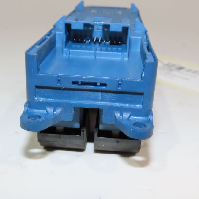 Commande lève-glace porte avant gauche occasion  Toyota AVENSIS Break (_T27_) 2.0 d-4d (wwt271_) (2015-2018)   8404005090  2