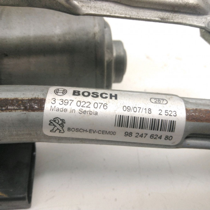 Moteur essuie-glace avant occasion  Peugeot 3008 SUV (MC_, MR_, MJ_, M4_) 1.2 thp/ puretech 130 (mrhnsm, mrhnsu, mrhnsj, mrhnyw,... (2016)   9824762480  5