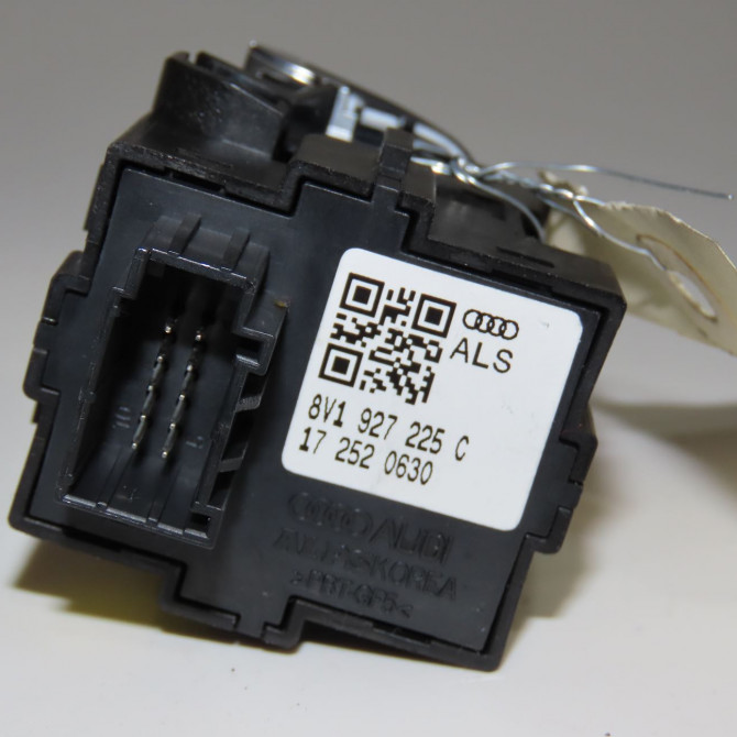 Interrupteur commande de frein a main occasion  Audi A3 Sportback (8VA, 8VF) 1.5 tfsi (2017-2018)   8V1927225C  2