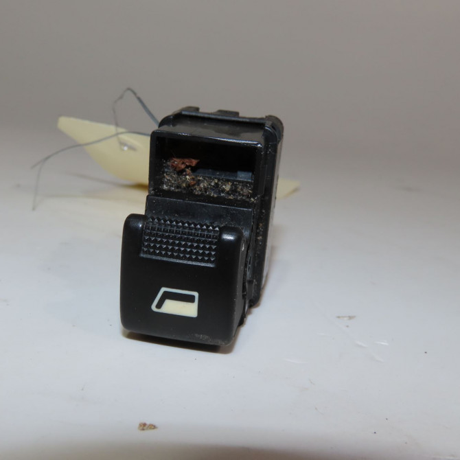 Commande lève-glace porte avant droite occasion  Citroën C3 Pluriel (HB_) 1.4 hdi (2004) 2 portes   6554QX  1