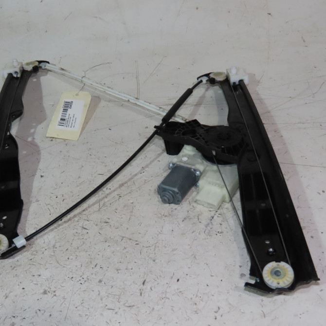 Mecanisme + moteur lève-glace avant droit occasion  Peugeot 308 II (LB_, LP_, LW_, LH_, L3_) 1.5 bluehdi 130 (2017-2021)   9826079480  4