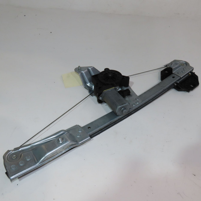 Mecanisme+moteur leve-glace avg occasion  Dacia LOGAN MCV II Tce 90 (k8m1) (2013)   807213282R  1