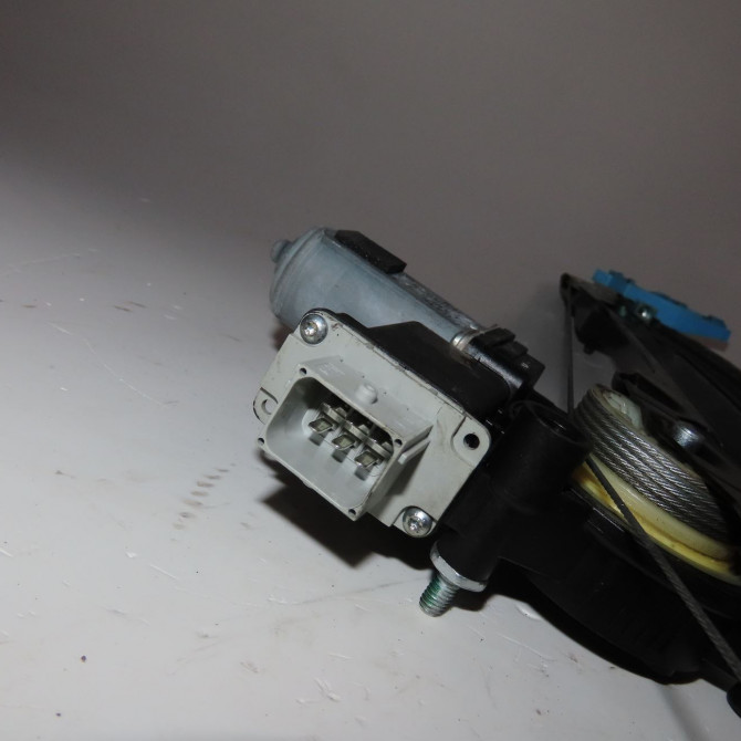 Mecanisme+moteur leve-glace avg occasion  Opel COMBO Camionnette/Monospace (X12) 1.6 cdti (b05) (2012)   95526063  4