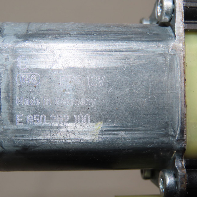 Mecanisme + moteur lève-glace avant droit occasion  Seat LEON ST (5F8) 1.6 tdi (2013-2018)   5F4837462D  2