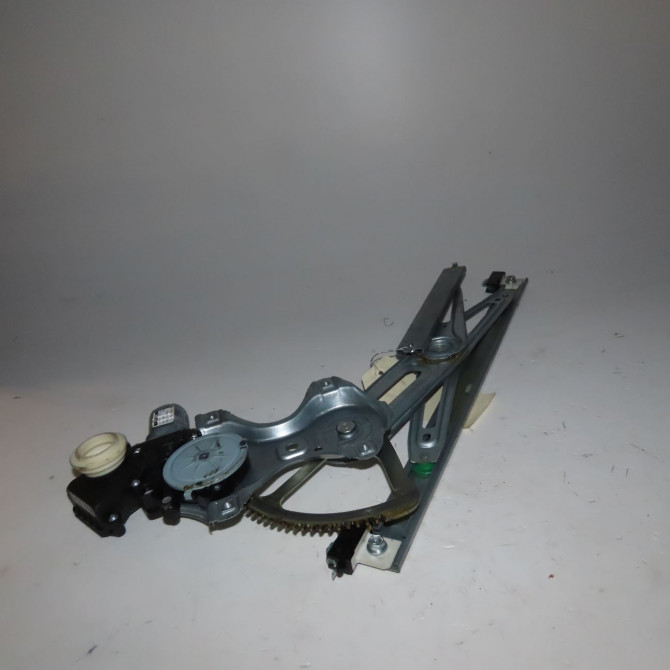 Mecanisme + moteur lève-glace avant droit occasion  Toyota AVENSIS Break (_T27_) 2.0 d-4d (wwt271_) (2015-2018)   6981005071  1