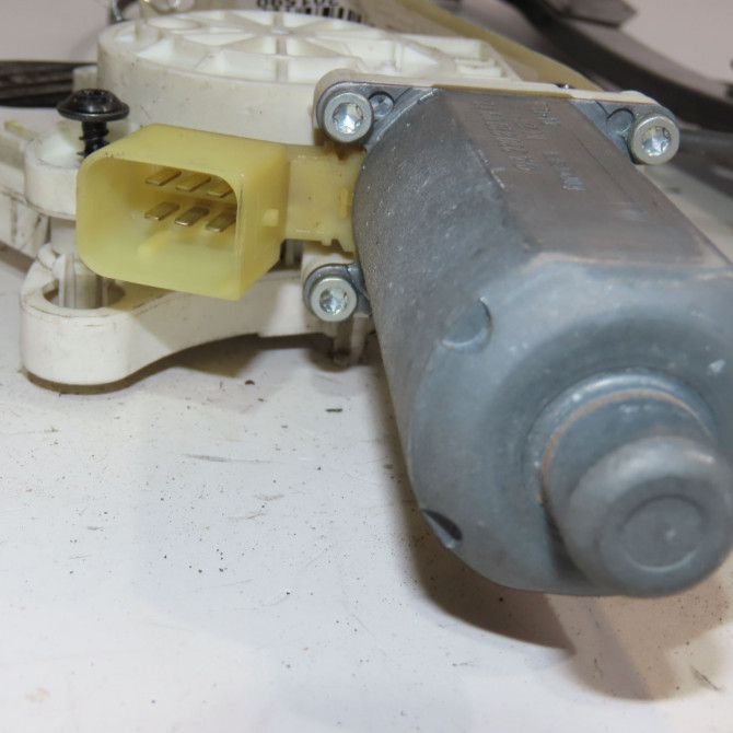 Mecanisme + moteur lève-glace avant droit occasion  Mercedes-benz CLK (C209) Clk 270 cdi (209.316) (2002-2009)   2097200846  3