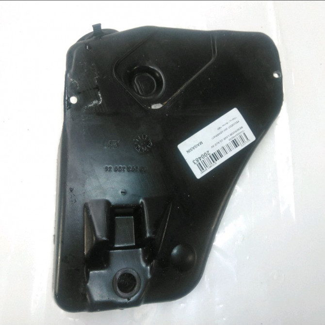 Reservoir lave-glace avant occasion  Peugeot 205 II (20A/C) 1.7 diesel (1987-1998)   643135  1