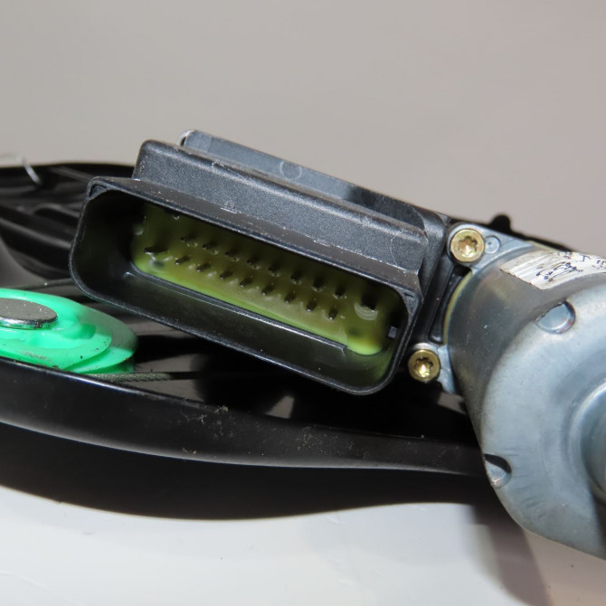 Mécanisme+moteur lève glace aile arg occasion  Audi A4 B6 Décapotable (8H7) 1.8 t (2002-2005)   8H0839397  4