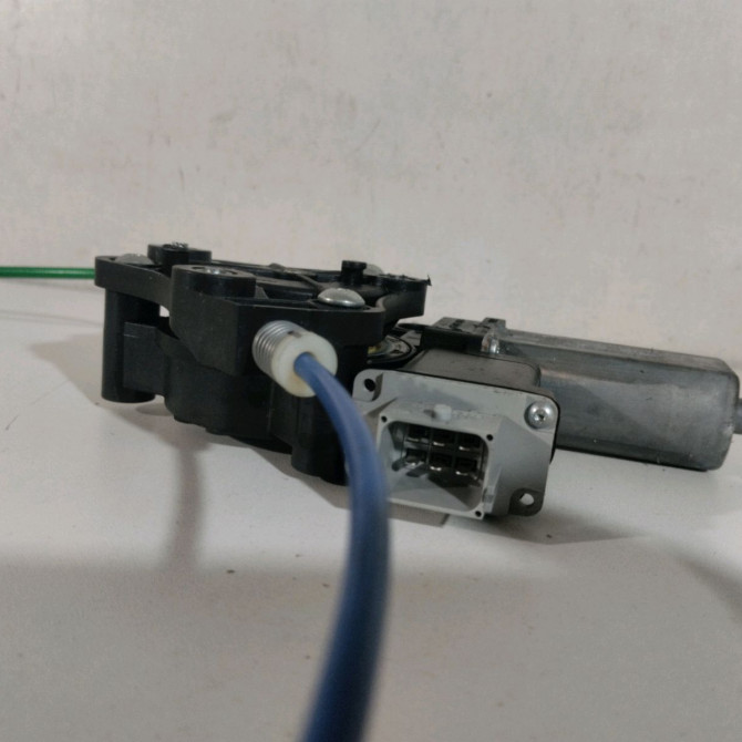 Mecanisme + moteur lève-glace avant droit occasion  Opel CORSA E (X15) 1.4 (08, 68) (2014)   39161985  3