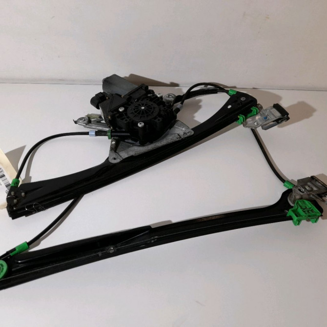 Mecanisme+moteur leve-glace avg occasion  Audi A4 B5 (8D2) 1.8 t (1995-2000)   8D0837461  1