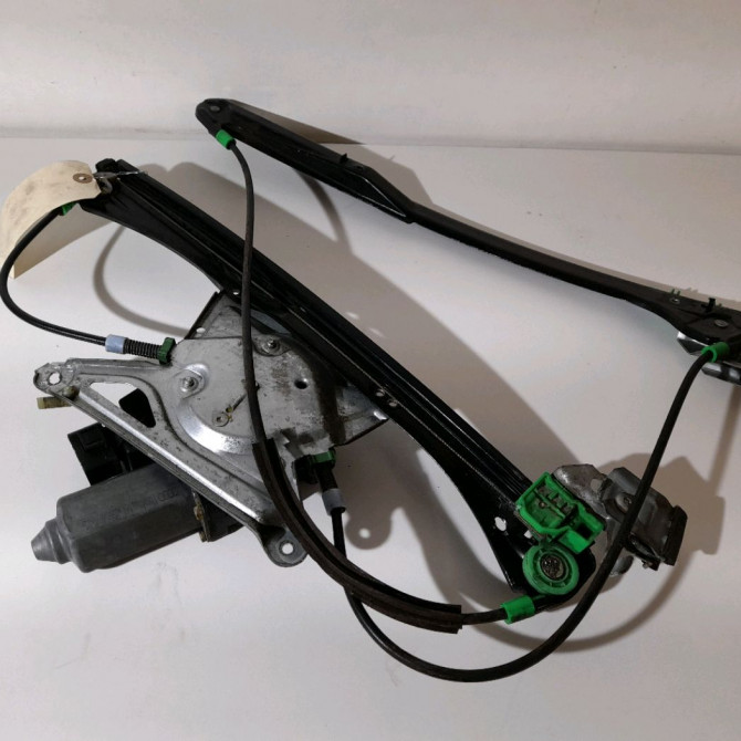 Mecanisme+moteur leve-glace avg occasion  Audi A4 B5 (8D2) 1.8 t (1995-2000)   8D0837461  2