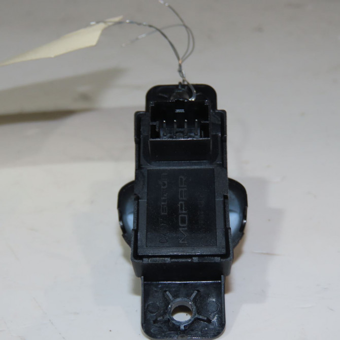 Commande lève-glace porte avant gauche occasion  Fiat 500 (312_) 1.2 (312axa1a) (2007) 3 portes   735639073  2