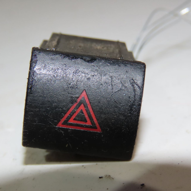 Bouton de warning occasion  Alfa romeo GIULIETTA (940_) 2.0 jtdm (940fxq1a, 940fyc1a) (2013-2018)   156128942  1